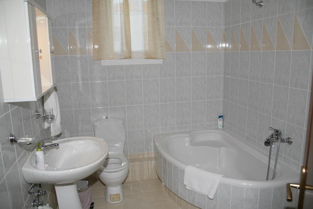 Elanthi Hostel Kastoria Esterno foto